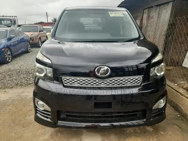 Toyota Voxy 2012 Black · Photo 1