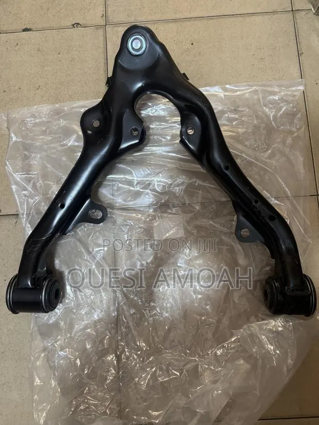 Cadillac Escalade 2015-2020 Front Lower Arms. · Photo 1