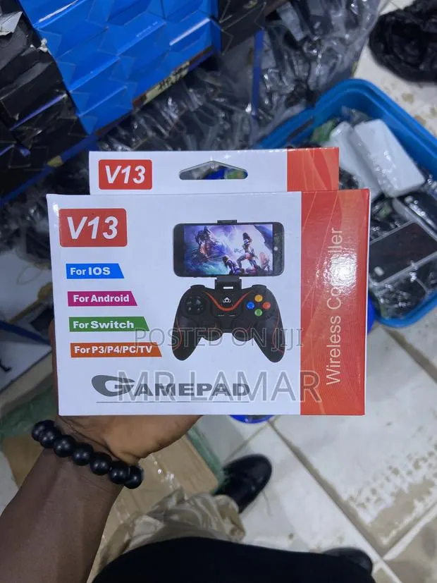 V13 Game Controller · Photo 1