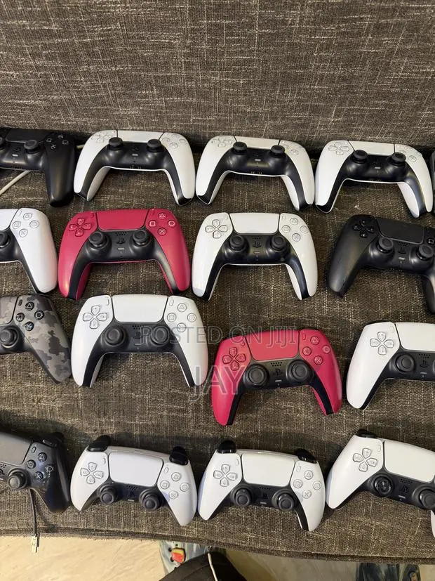 Ps5 Controllers · Photo 1