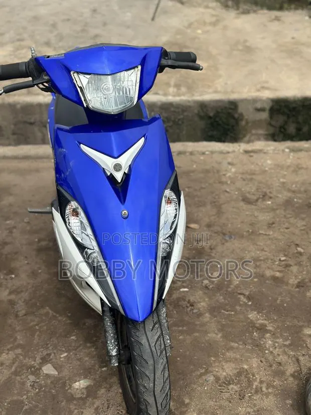 Yamaha 2025 Blue · Photo 1