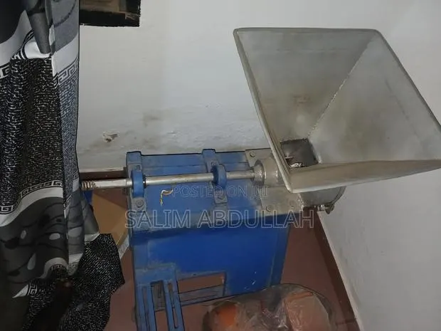 Tomatoes and Pepper Machine and 5.5 Horse Power Motor · Photo 1