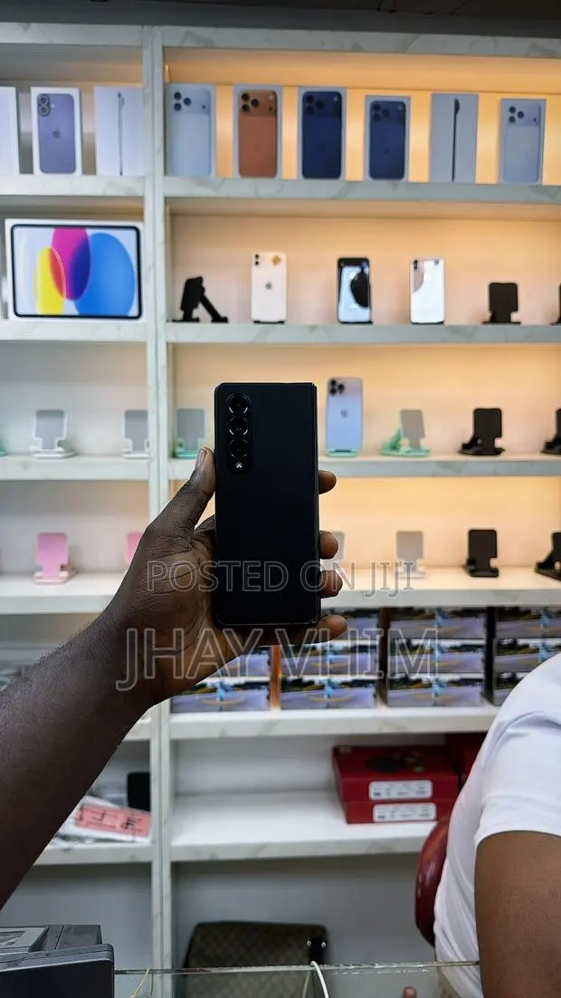 Samsung Galaxy Z Fold4 256 GB Black · Photo 1