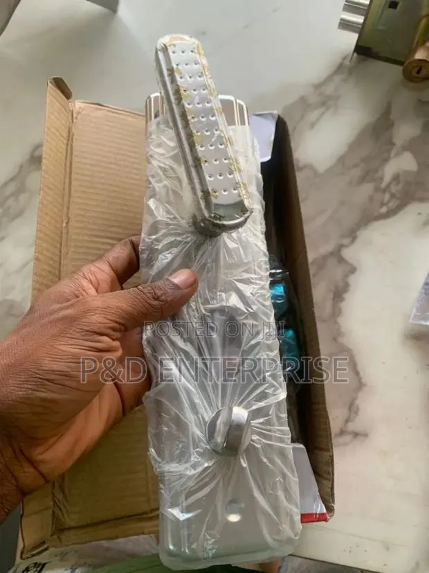 Quality China Door Handles Silver Colour · Photo 1