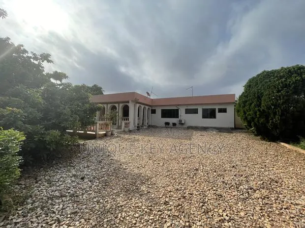 8bdrm House in Unique Key Agency, Achimota for rent · Photo 1