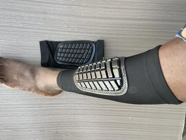 Original Shin Guards Available at Cool Price · Photo 1