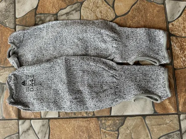 Cut-resistant Protective Arm Sleeves Or Safety Arm Guards · Photo 1