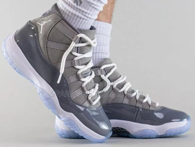 Air Jordan 11 High Gray and White · Photo 1