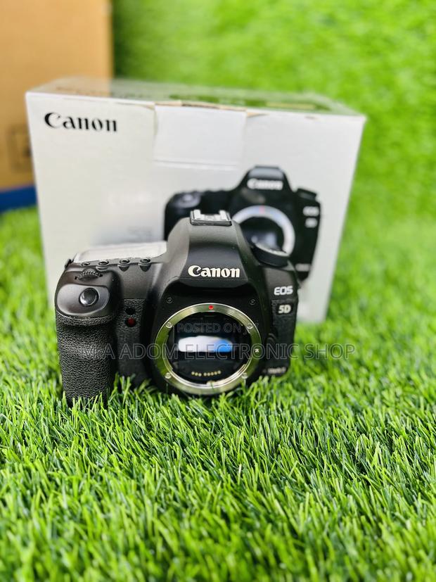 5D Canon Mark !! Body Only · Photo 1
