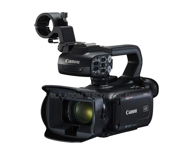 Canon Xa40 UHD Camcorder Handheld · Photo 1