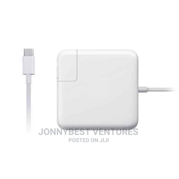 Macbook Type C 61W Charger · Photo 1