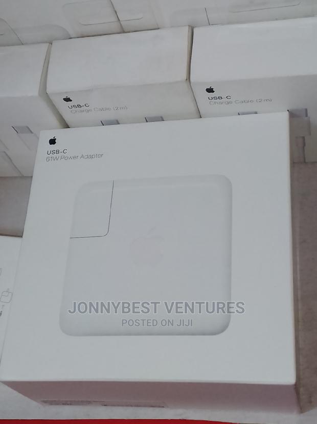 Macbook Type C 61W Charger · Photo 2