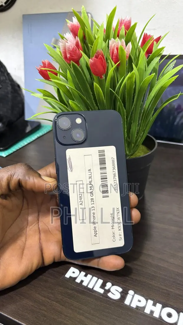 Apple iPhone 13 128 GB Black · Photo 1