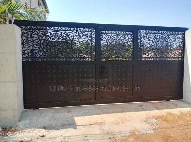 Main Gates · Photo 2