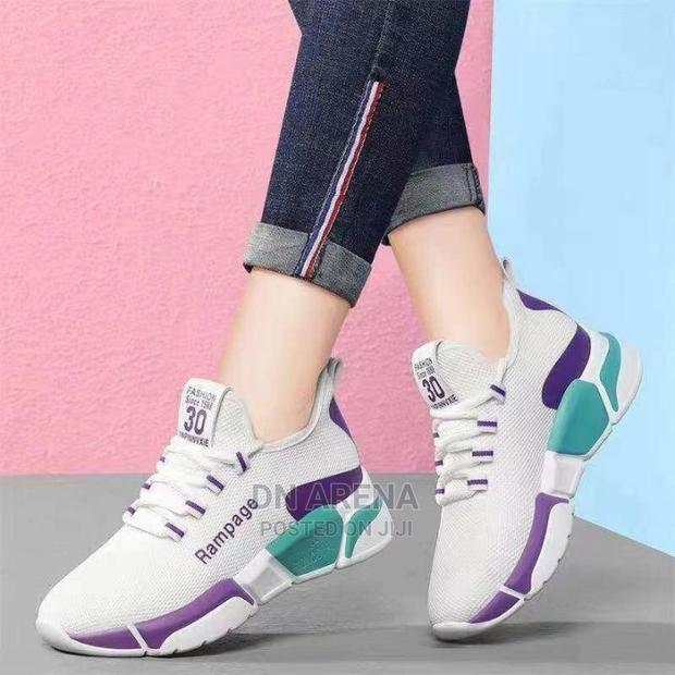 Ladies Sneakers · Photo 1