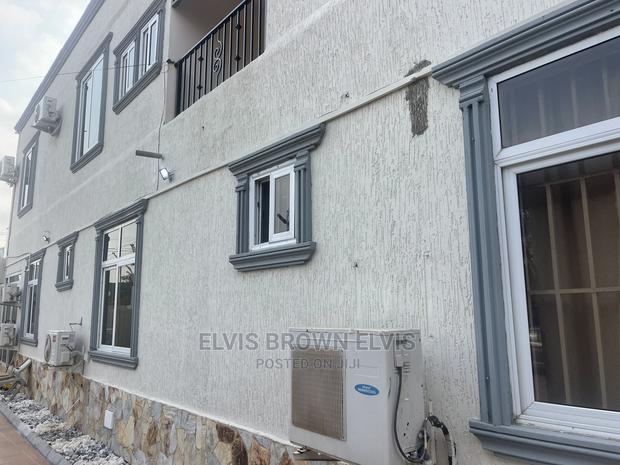 Furnished 2bdrm Apartment in Living Large, Adjiriganor for Rent · Photo 2