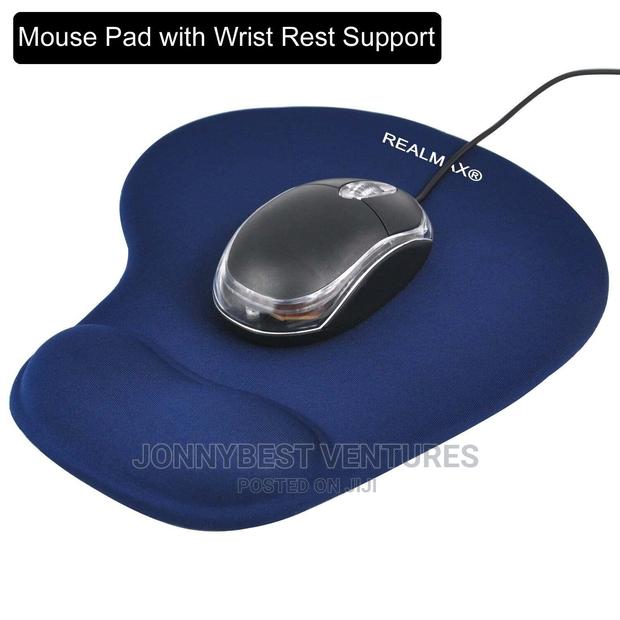 Mouse Pad With Wrist Support · Photo 1