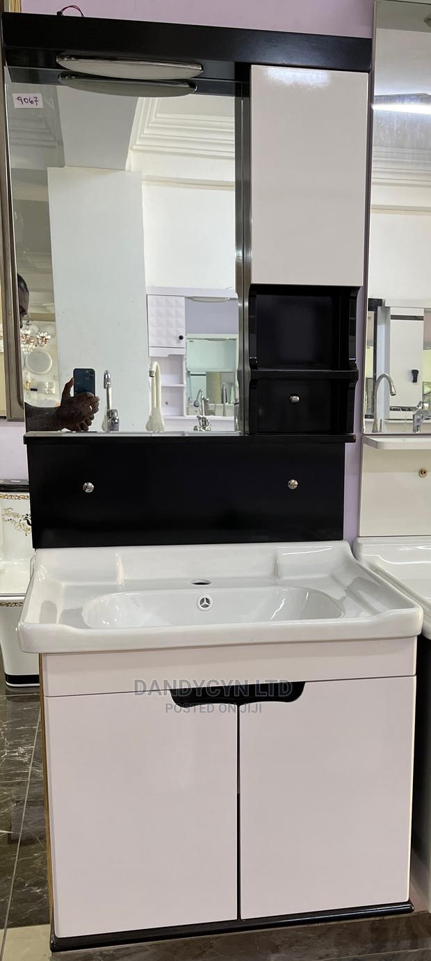 Cabinet/ Vanity Wash Hand Basin · Photo 4