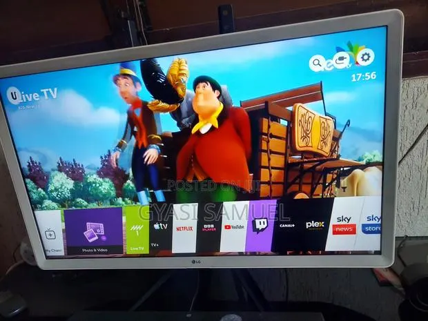 32" LG Smart TV With webOS · Photo 1