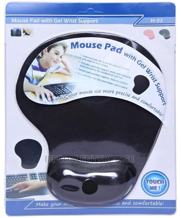 Mouse Pad With Gel Wrist Support · Photo 1