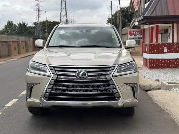 Lexus LX 570 AWD 2016 Gold · Photo 1
