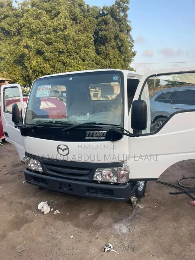 Mazda Titan Dash 2006 White · Photo 1