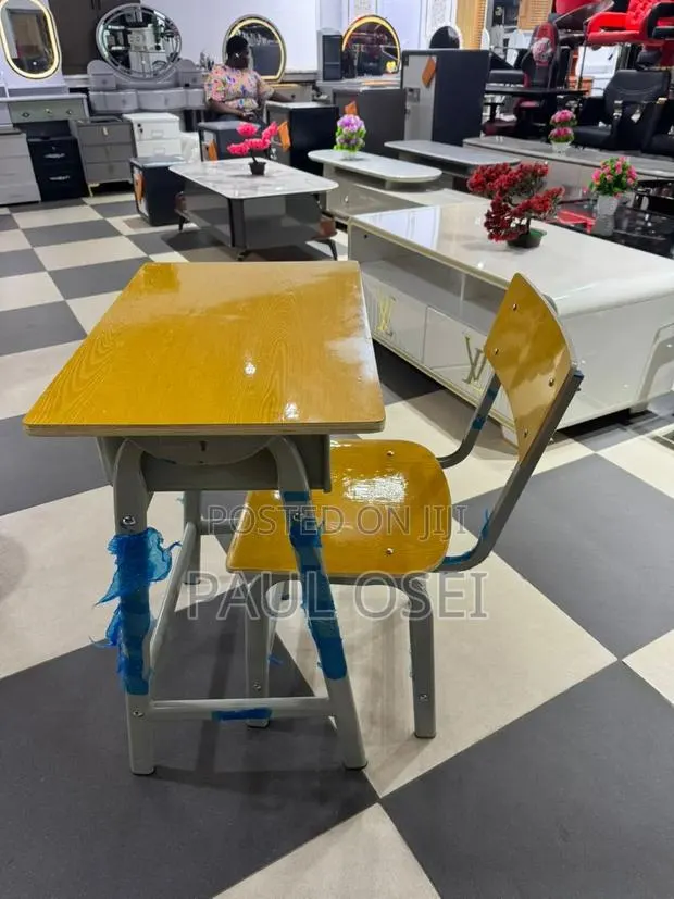 Student Desk · Photo 1