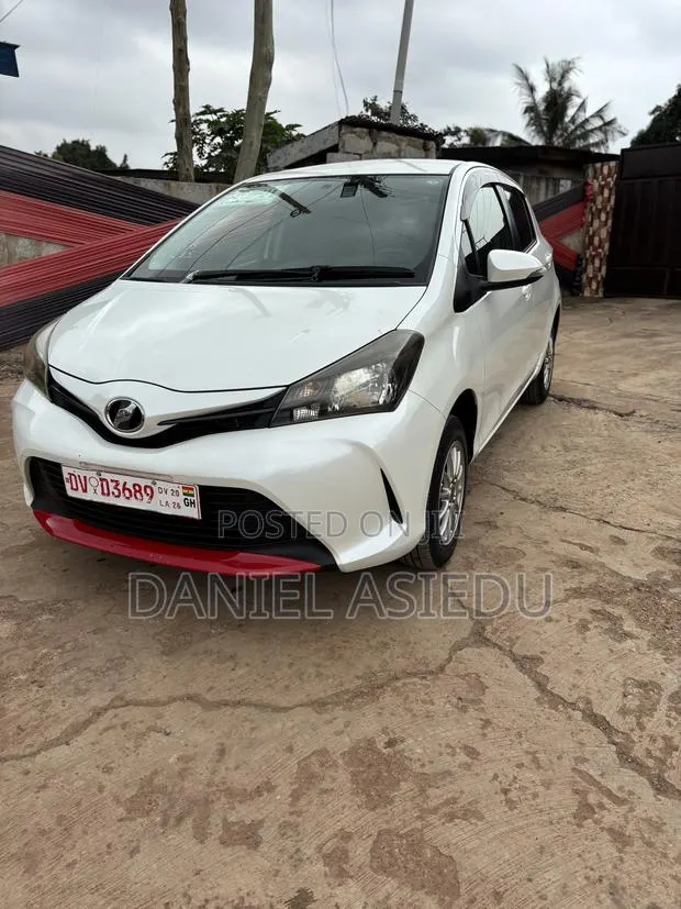 Toyota Vitz 1.3 AWD 5dr 2015 White · Photo 1
