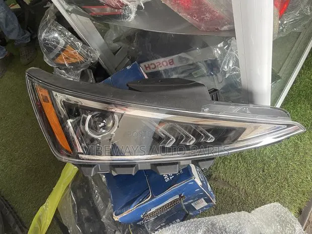 Hyundai Elentra 2019-2020-2021 Headlight Pair · Photo 1