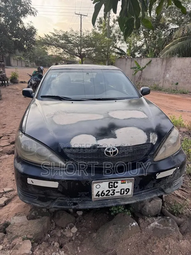 Toyota Camry LE 4dr Sedan (2.4L 4cyl 5M) 2004 Black · Photo 1