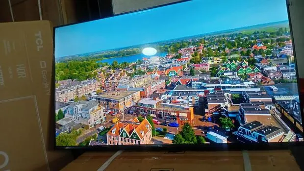 Crazy View Television 43inches Smart Televisions · Photo 1