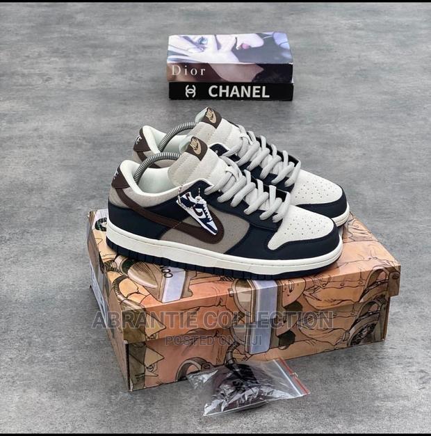 Nike Sb Dunks Low Sneaker · Photo 2