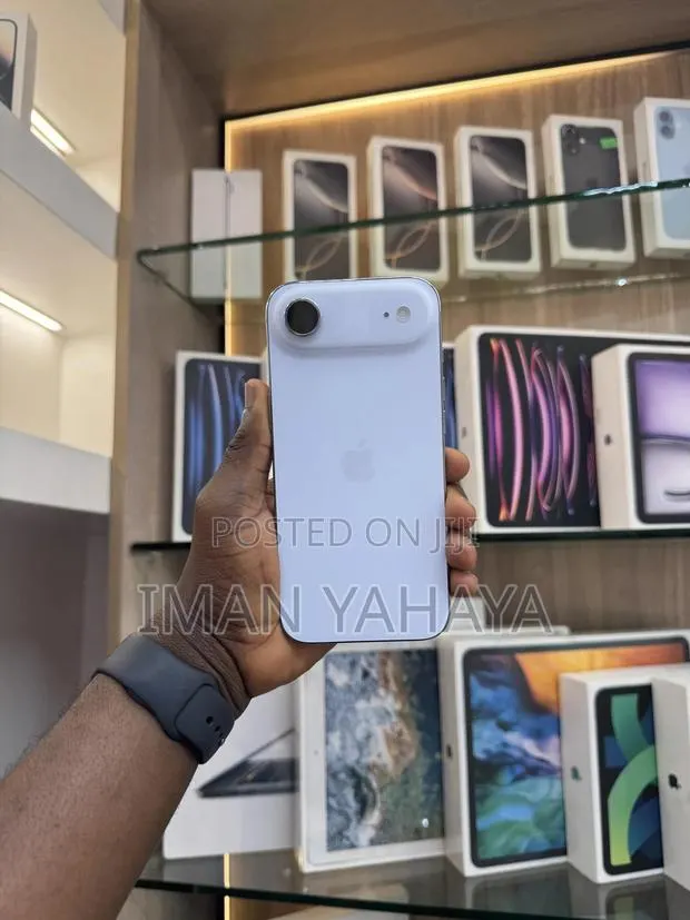 Apple iPhone Air 256 GB Silver · Photo 1
