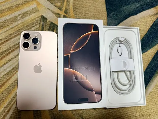 Apple iPhone 16 Pro Max 256 GB Gold · Photo 1
