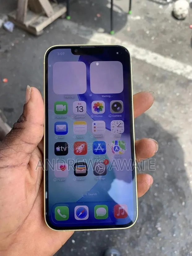Apple iPhone 14 128 GB Yellow · Photo 1