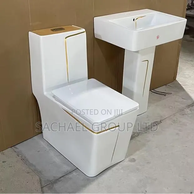 Vanity Water Closet With Pedestal · Photo 1