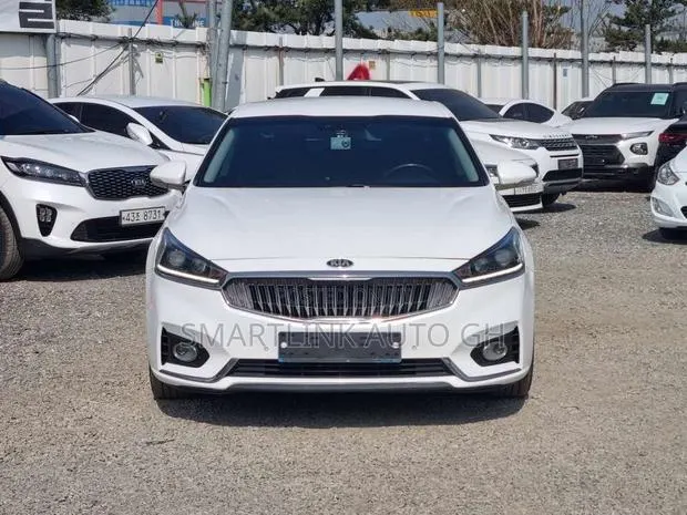 Kia K5 2018 White · Photo 1