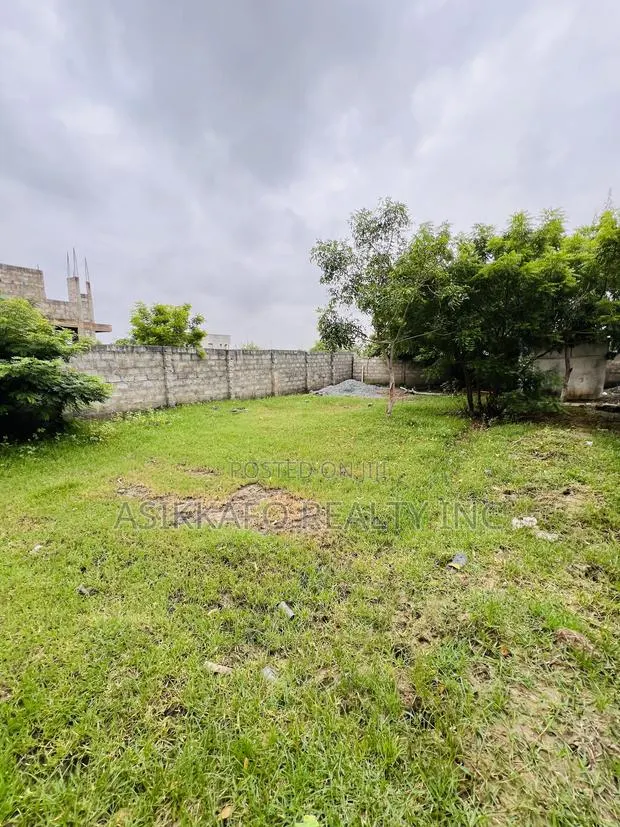 Half Plot of Land Selling in Klagon, Tema West Prime · Photo 1
