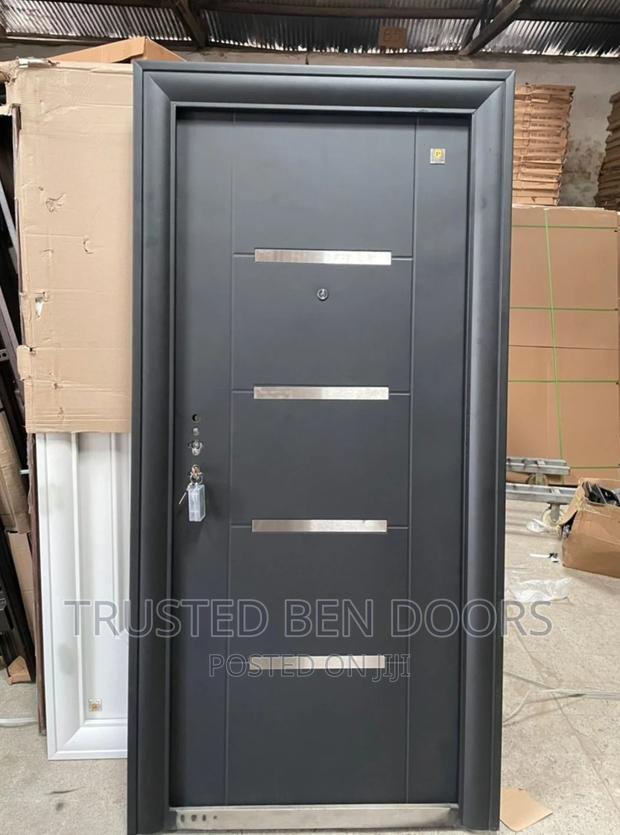 Paladin Single And One And Half Doors [Frames+Locks+Key} · Photo 1