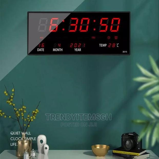 Led Display Digital Clock Date Temperature Wall Clock · Photo 5