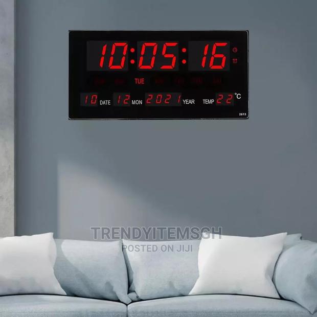 Led Display Digital Clock Date Temperature Wall Clock · Photo 2