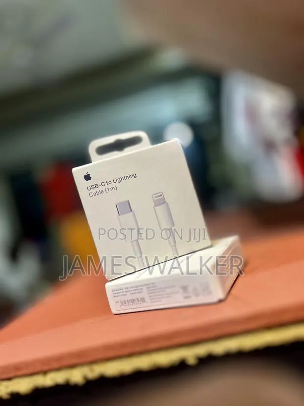 USB-C to Lightening Cable (1m) · Photo 1