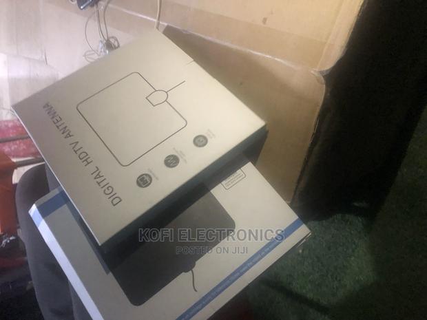 Digital Over-The-Air (OTA) TV Broadcasts Indoor Antenna · Photo 1