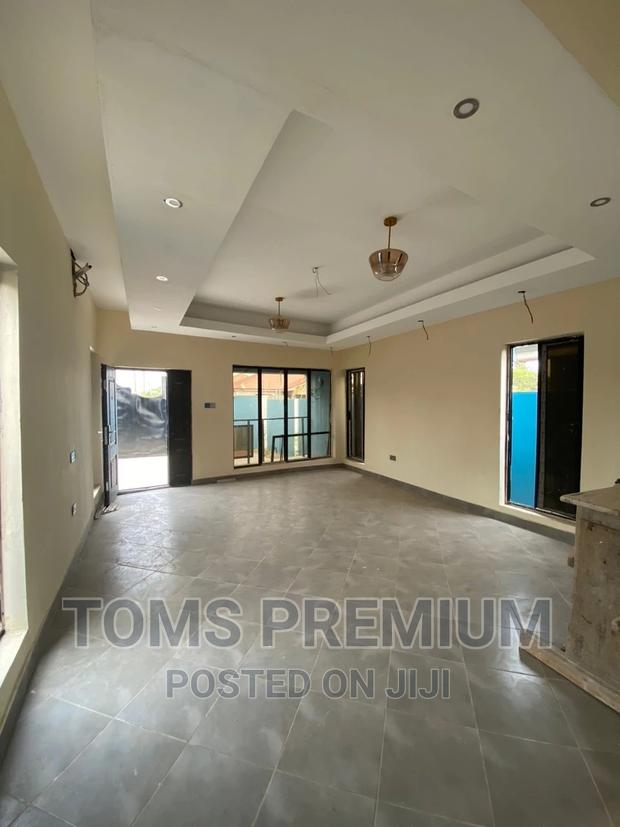 3bdrm Duplex in Botwe for Rent · Photo 5