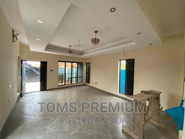 3bdrm Duplex in Botwe for Rent · Photo 6