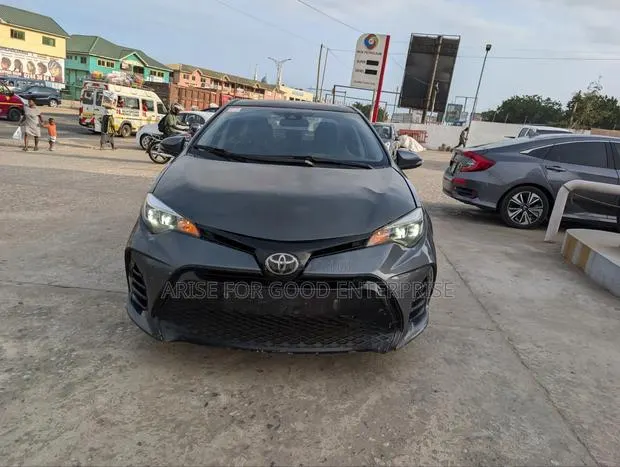 Toyota Corolla SE (1.8L 4cyl 2A) 2018 Gray · Photo 1