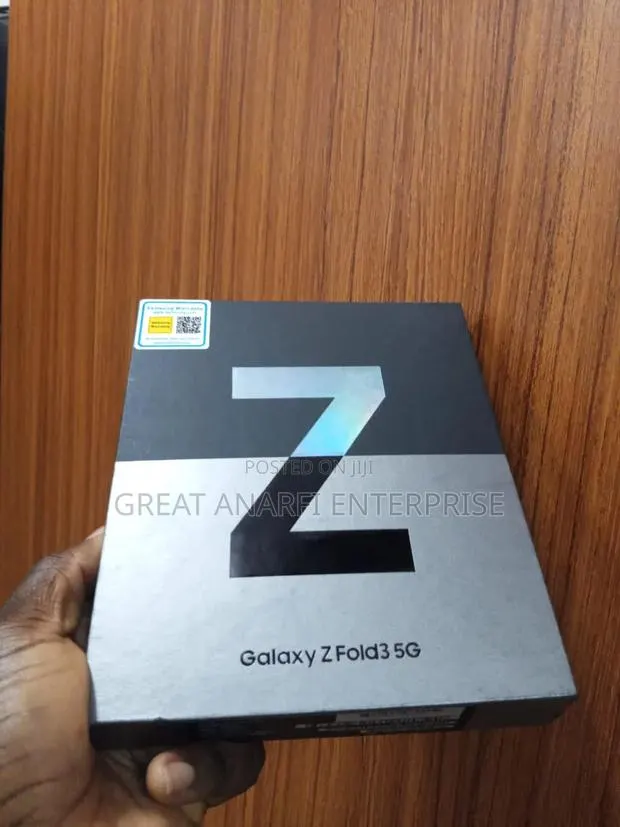 New Samsung Galaxy Z Fold 3 256 GB Black · Photo 1