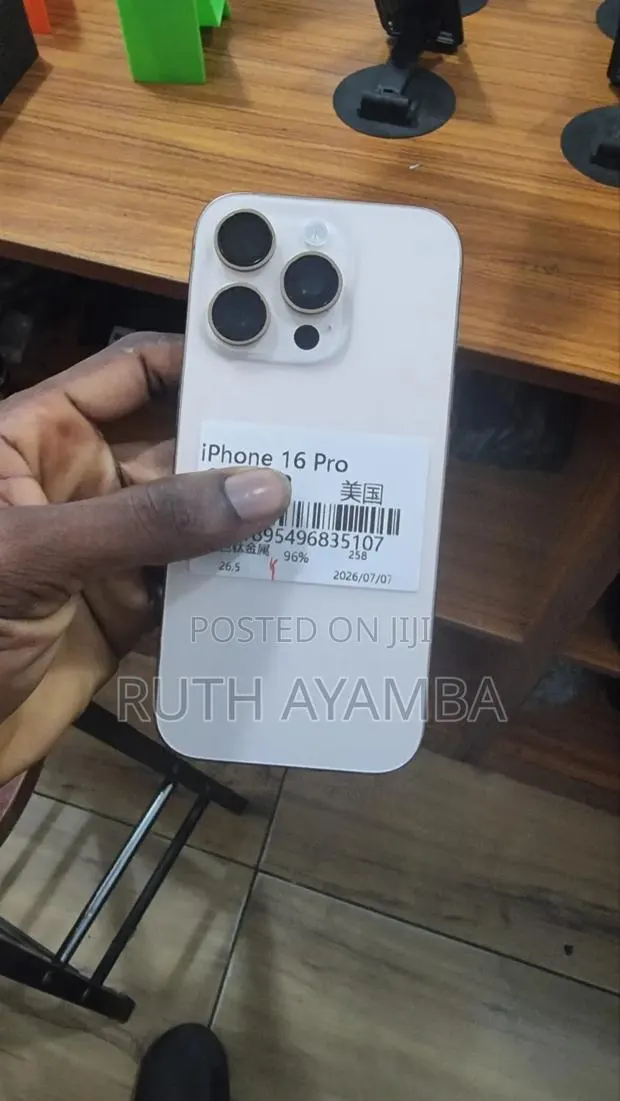 Apple iPhone 16 Pro 256 GB Gray · Photo 1