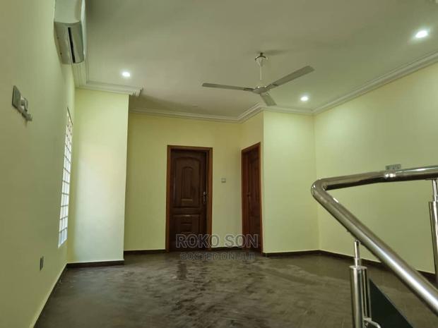 4bdrm Duplex in Dr, Tema Metropolitan for Rent · Photo 5