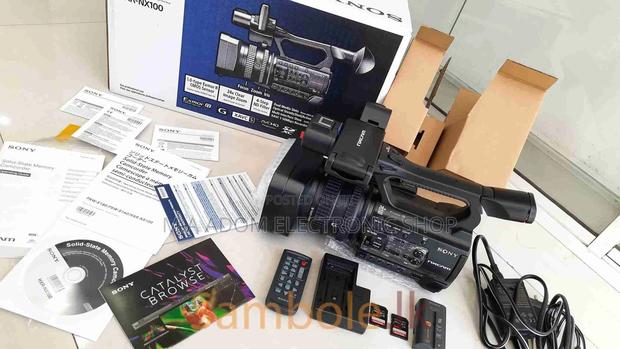 Nx100 Sony Full HD Camcorder · Photo 1
